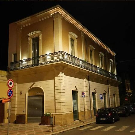 Palazzo 41 Rental Rooms San Pietro Vernotico Buitenkant foto