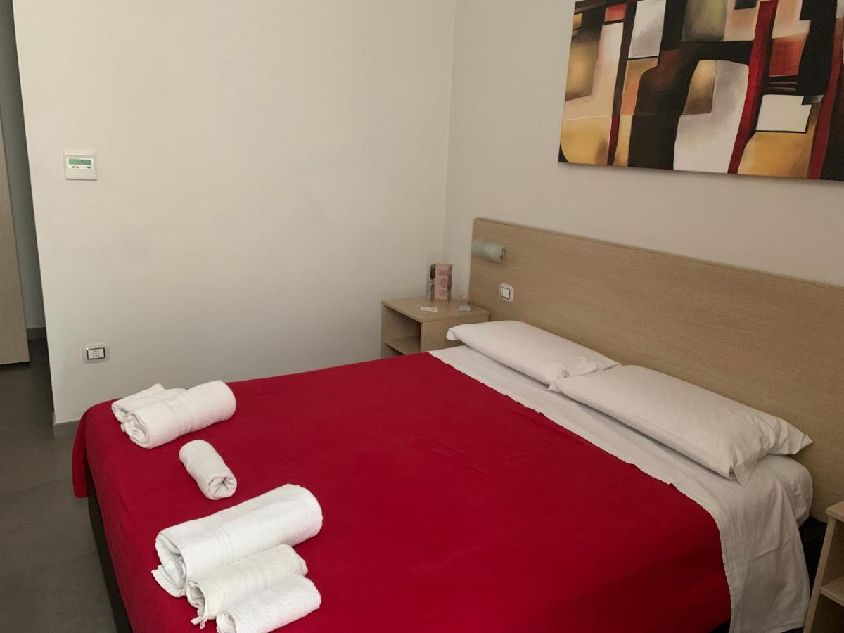 Palazzo 41 Rental Rooms San Pietro Vernotico Buitenkant foto