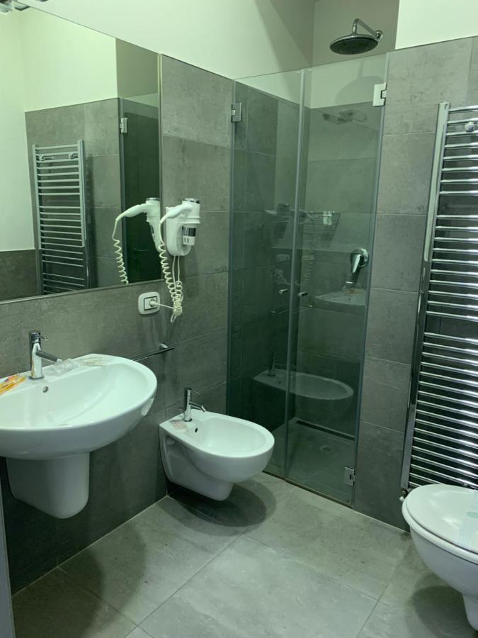 Palazzo 41 Rental Rooms San Pietro Vernotico Buitenkant foto