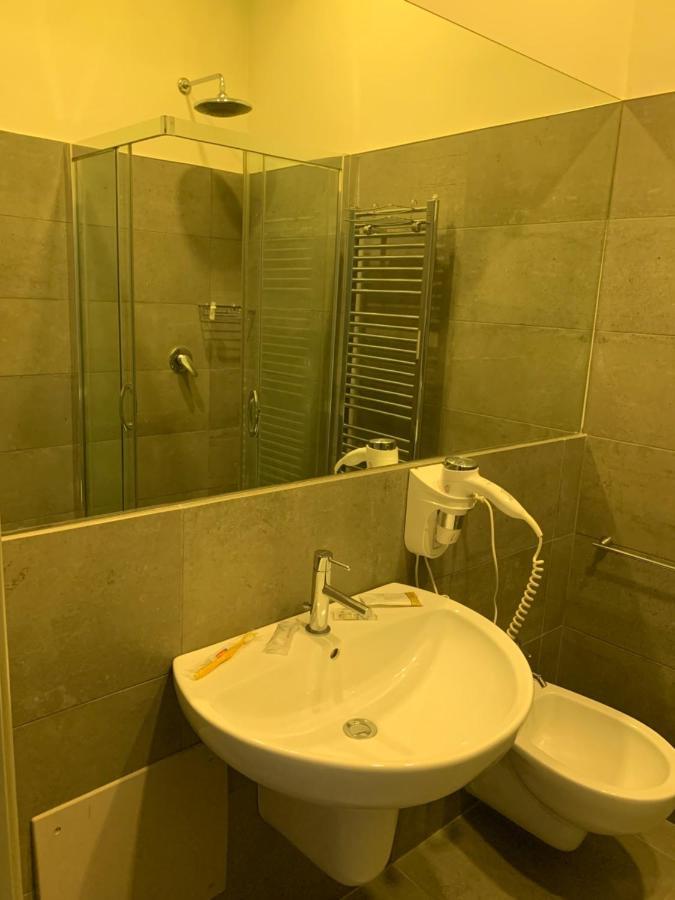 Palazzo 41 Rental Rooms San Pietro Vernotico Buitenkant foto