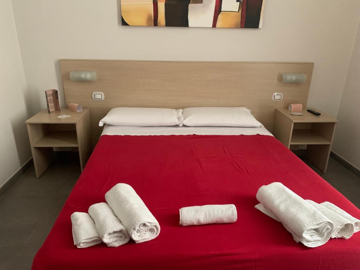 Palazzo 41 Rental Rooms San Pietro Vernotico Buitenkant foto