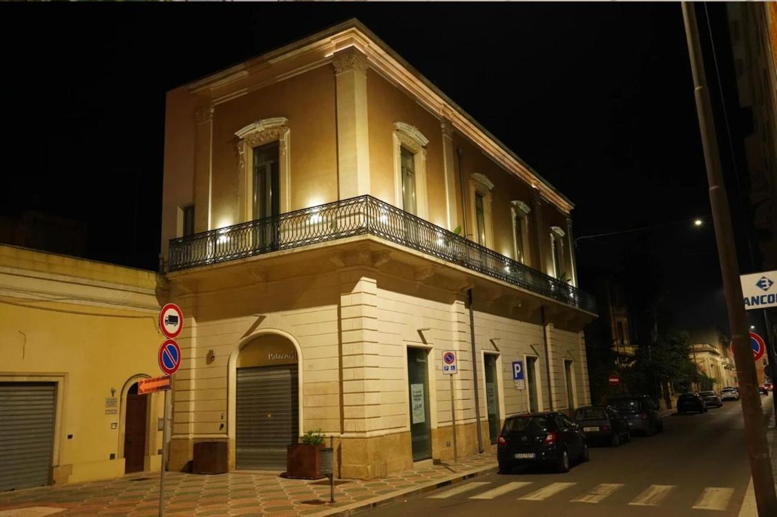 Palazzo 41 Rental Rooms San Pietro Vernotico Buitenkant foto